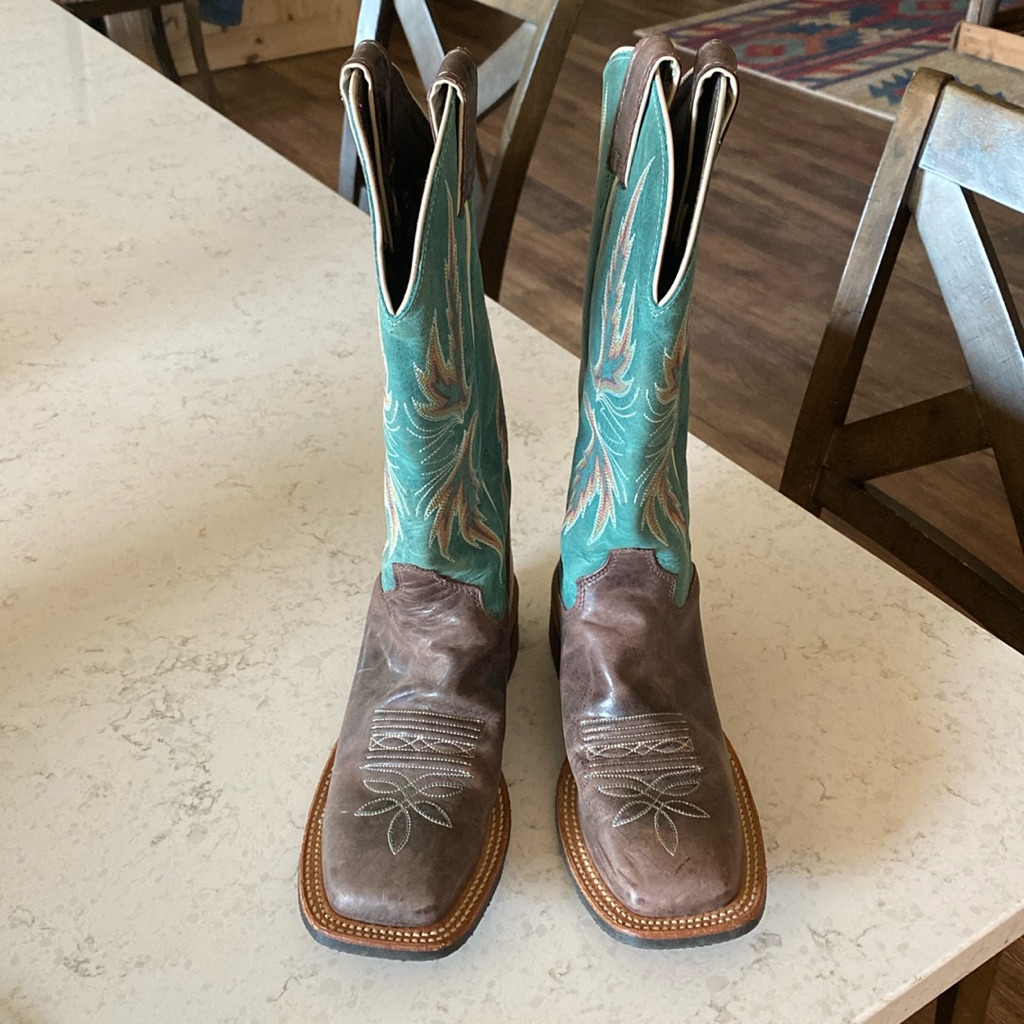 Woman’s Justin Teal Boots